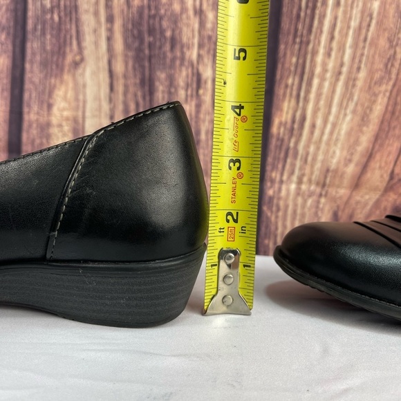 Earth Origins black leather slip on shoes women’s size 7m - Picture 3 of 17